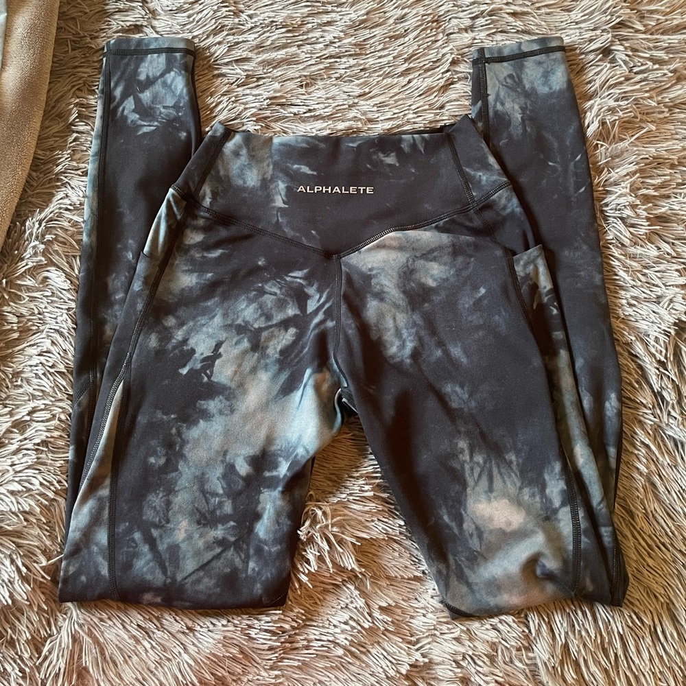 Alphalete surface leggings oil stain